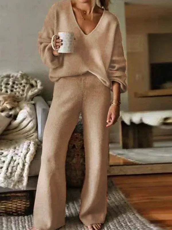 Women's Cozy Lounge Sweatsuit Set with V Wire Detail